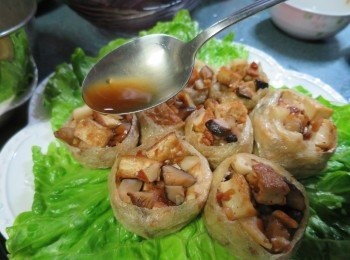 step11: 將煮好的汁平均淋上山根盤內即可