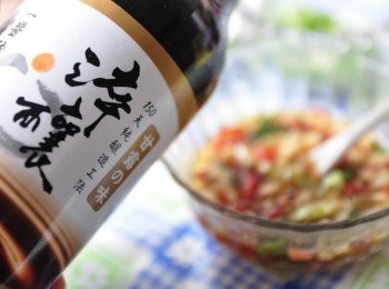 step3: 陸續加入 淬釀醬油露等<span class="group_2">醬料</span>調味