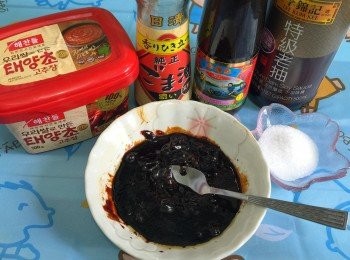 step4: （混醬）將所有調味料混合在一起，伴勻備用