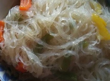 step3: 之後加入三色椒快炒後熟了即可上碟