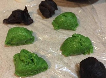 step6: 如用50g 餅模: 冰皮、餡料每份各25g