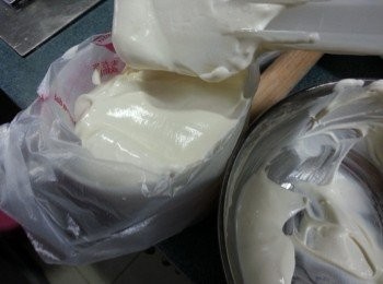 step7: 將打好的忌廉放入唧袋