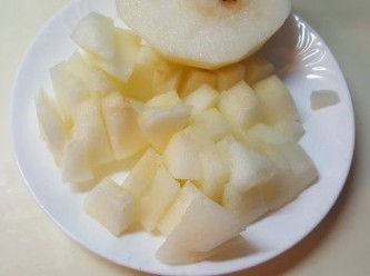 step3: 梨子切粒。