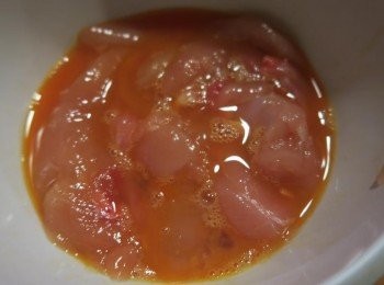 step1: 雞肉蛋液少許鹽巴抓醃