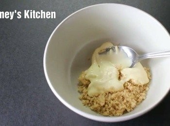 step2: 將芝麻粉放入碗中, 加入<span class="group_2">芝麻醬</span>材料一起拌勻