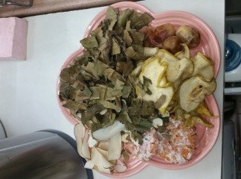 step1: 全部材料浸洗乾淨，3L水滾放材料