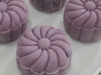 step1: 12個迷你月餅
50克月餅模印製 25g皮 25g餡料