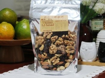 step11: 💕這次使用綜合堅果來自"天天健康廚坊"
屬於手工低溫烘焙綜合堅果，除了能直接吃，平時烘焙也好運用，
天然(無防腐劑)品質也非常不錯喔。
