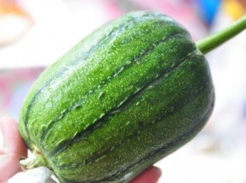 step1: 這是市場發現的小絲瓜，超可愛又翠綠..份量不多剛剛好