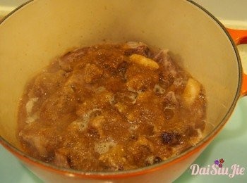 step6: 加入梨子汁拌勻，煮2分鐘。