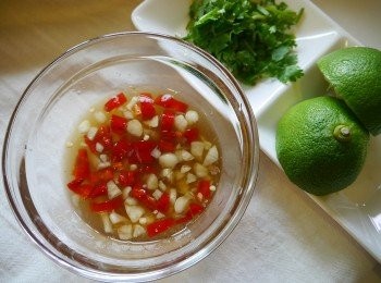 step2: 將<span class="group_2">調味</span>材料混合，並拌勻。