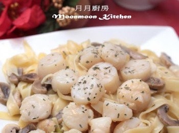 step1: 燒一鍋水，水滾放一茶匙鹽，意粉垂直放入，煮約10分鐘，熄火焗5分鐘。