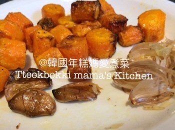 step9: 把焗好的蒜粒去皮取出蒜粒，