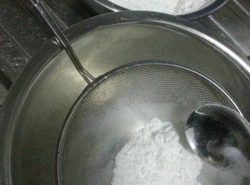 step3: 先將糯米粉及澄麵過篩