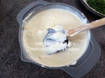 step2: 把法式酸奶油白汁材料一起拌勻備用。