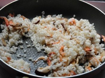 step5: 不停的攪拌再悶煮一下，讓水分稍微收乾，糯米膨脹