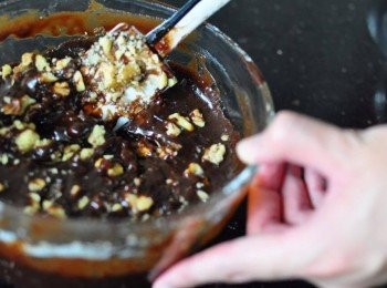 step6: 放入核桃100克，然後拌匀