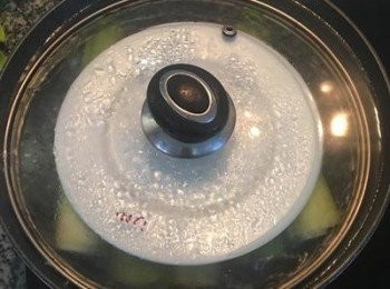 step3: 蓋上鍋蓋，中火煮15分鐘後悶5分鐘。