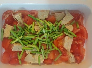 step2: 加入露荀、素鴨及豆腐卜炒一會。