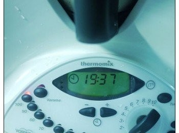 step3: 6.大火煮開轉小火20~30分.(美膳品 100度/速度0.5/15~20分).
7.出鍋前在加入適量的鹽調味即可!