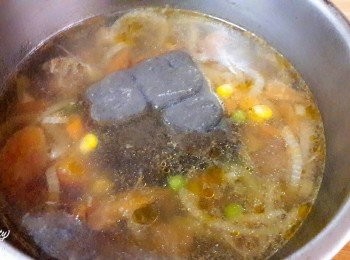 step11: 煮好拿出加入紅酒燴牛肉塊拌勻備用