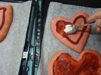 step6: 拿出<span class="group_1">批底</span>，再塗上茄膏。