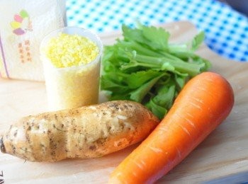 step1: 備料:營養彩色米(薑黃)，台灣好<span class="group_1">食材</span>-有機地瓜，紅蘿蔔、芹菜。