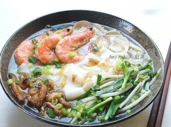 step5: 灑上蔥花,油蔥酥即可完成。