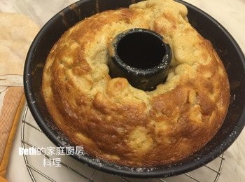 step9: 放入預熱後的烤箱，180度烤40分鐘，用牙籤插入無粉粒就是熟了