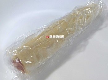 step9: 步驟6完成後，用保鮮膜包好，放冰箱冷凍可保存2週。所以可預先做好，要烘烤的前一晚再拿到冰箱冷藏室解凍即可。