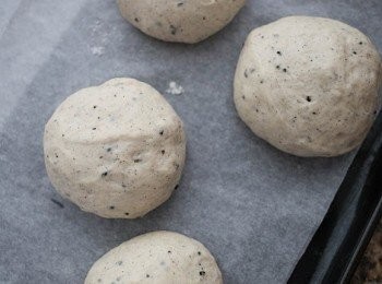 step4: 將麵糰滾圓至圓型,作第二次發酵,為期35分鐘