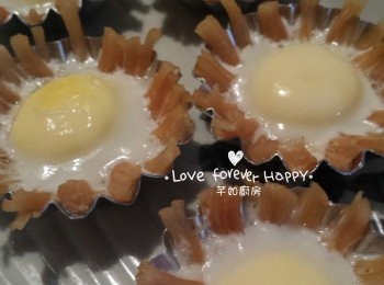 step4: 將蒸熟鵪鶉蛋取出放碟內, 待涼後將鵪鶉蛋離開小杯