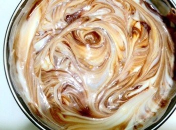 step11: 再用大湯匙從下往上攪拌數下,就可放入冰箱冷藏,讓它放置一晚