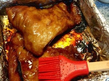 step3: 如果你發現d肉還未焗至金黃，調高溫度至240度再掃蜜糖焗2-3分鐘（因我愛蜜糖，所以我係瘋狂的掃蜜糖）