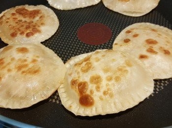 step7: 7、煎至微金黃色並膨大就完成囉！