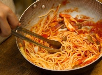 step7: 把<span class="group_1">醬汁</span>和麵條拌勻，然後是味道在依照個人喜歡的嫌甜度稍微調整，為我個人喜歡偏算所以我檸檬汁加的比較多