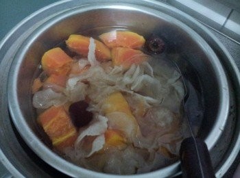 step4: 開關跳起後 , 外鍋再加二杯水 , 再煮一次