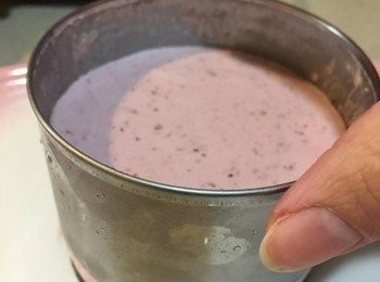 step12: 跟住就可以慢慢向上拉出模具