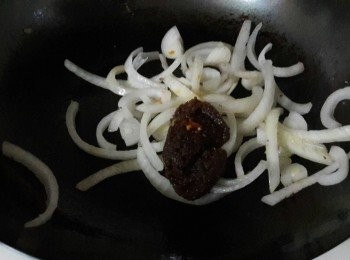 step6: 加入沙茶醬拌勻