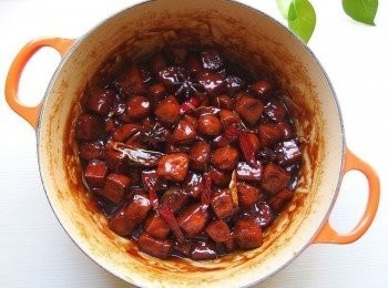 step6: 滷製的時間約25-30分鐘,直至醬汁收乾即可熄火。