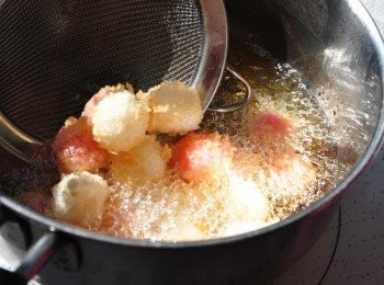 step8: 放置油鍋中炸約20秒即可撈起