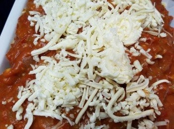 step4: 再加 Mozzarella cheese 。 以攝氏180度焗15分鐘。