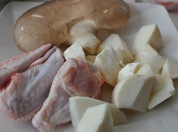 step1: 先將<span class="group_1">食材</span>清洗乾淨，鮮筍切小丁狀