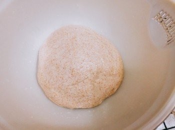 step3: 把搓好的麵團用濕布蓋著，發酵1小時－1個半小時至麵團發至2倍大