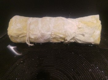 step5: 表面摸上粟粉。