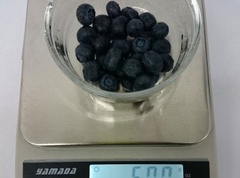 step1: 洗净籃莓待用