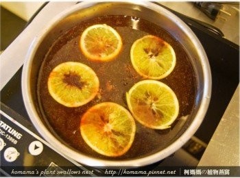 step3: 柳丁部分切成片狀後，剩下部分則挖出果肉，一同入鍋。