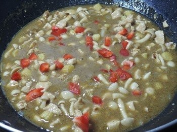 step5: 最後加入紅椒丁點綴