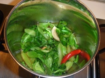 step3: 煮至芥菜夠熟即可.