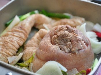 step9: 接著灑上鹽焗雞風味香料粉